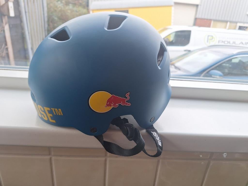 Fuse Alpha Helm - Blauw met Red Bull sticker maat M/L 57/59, Fietsen en Brommers, M, Fuse, Ophalen of Verzenden, Zo goed als nieuw