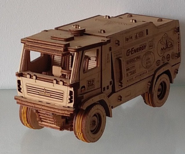 modelbouw Ugears engine oil car, lang 24 cm  volgnr 26, Ophalen of Verzenden, Gebruikt, Groter dan 1:32