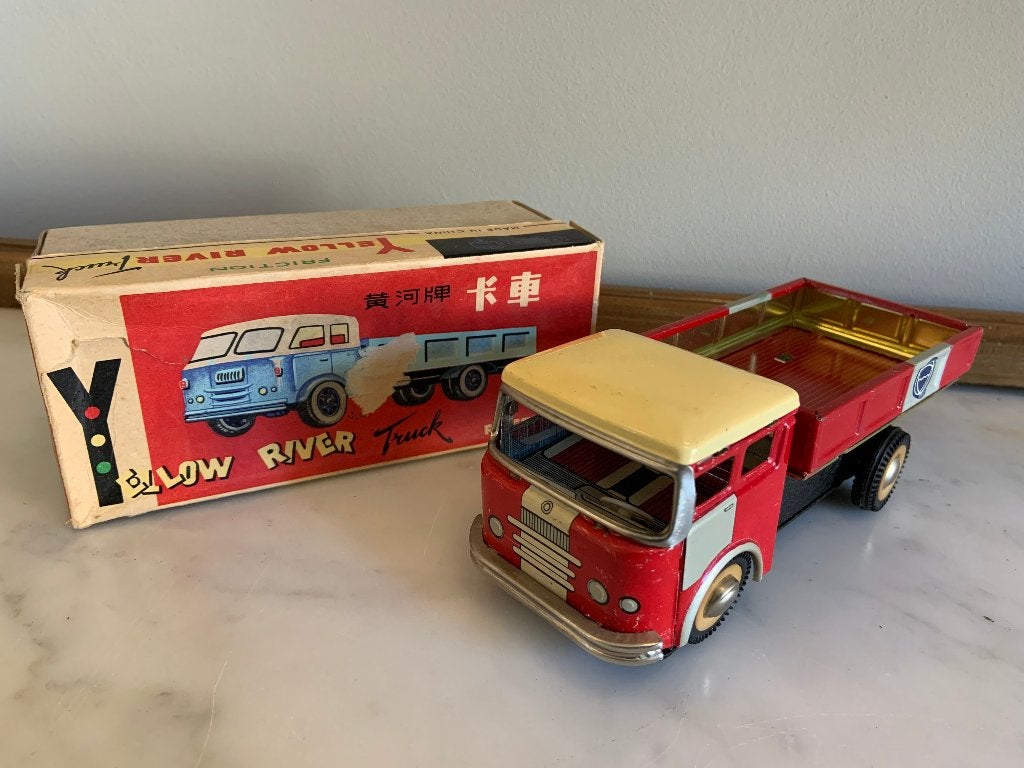 China MF 936 yellow river truck, Antiek en Kunst, Antiek | Speelgoed, Ophalen of Verzenden