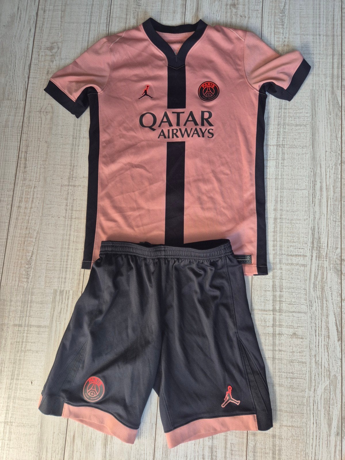 PSG Jordan tenue Doué 14 - Roze/Zwart - Maat 152 tot 158 (14, Ophalen of Verzenden, Zo goed als nieuw, Overige typen