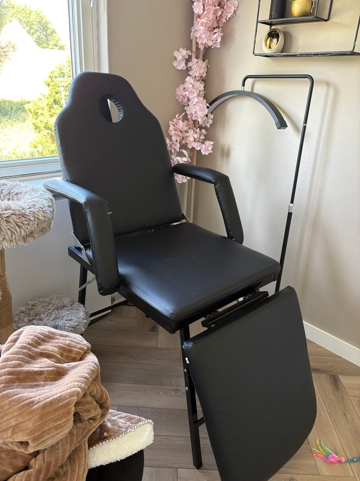 Professionele behandelstoel met LED-booglamp, Ophalen, Kunststof, Gebruikt, 100 tot 150 cm