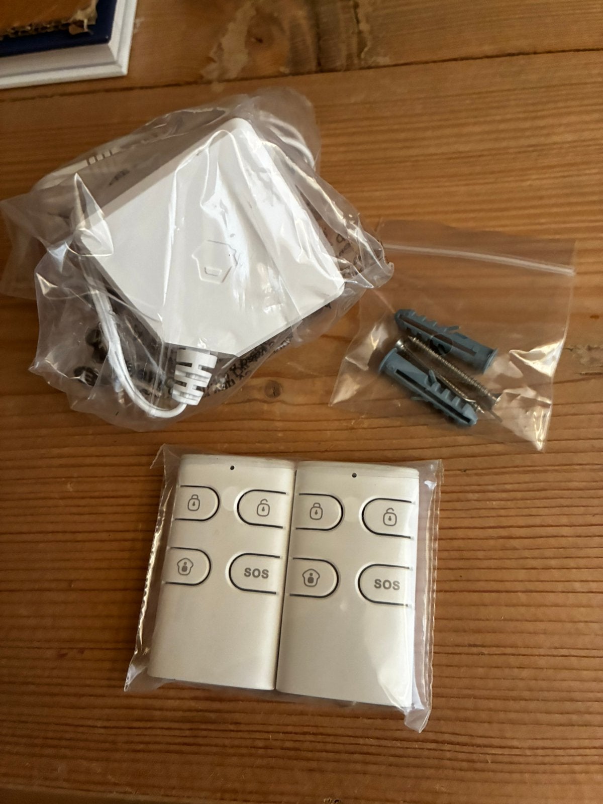 CHUANGO OV2 WIFI HUB+ 2 RC-80 Afstandsbediening NIEUW alles, Doe-het-zelf en Verbouw, Alarmsystemen, Beweging, Detector, Sensor of Melder