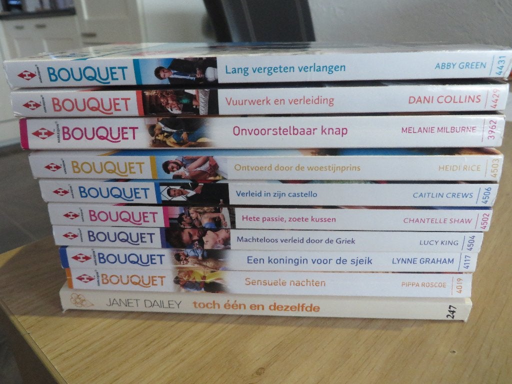 10 bouquet reeks romans voor 5 euro vakantieboekjes, Boeken, Romans, Ophalen of Verzenden, Gelezen