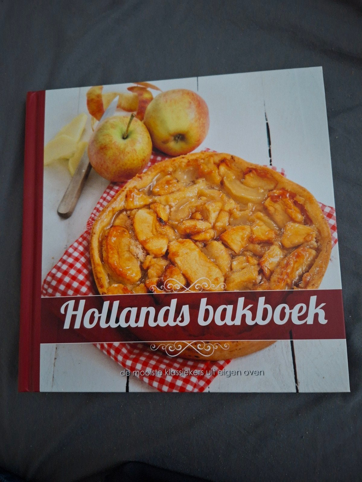 Hollands bakboek - De mooiste klassiekers uit eigen oven, Ophalen of Verzenden, Zo goed als nieuw, Nederland en België, Onbekend