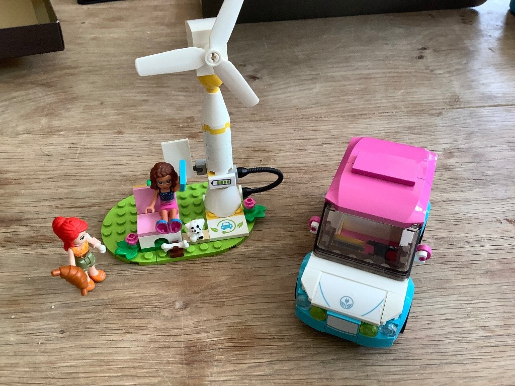 Lego Friends set met windmolen, auto en minifiguren, Gebruikt, Lego, Friends, Ophalen of Verzenden