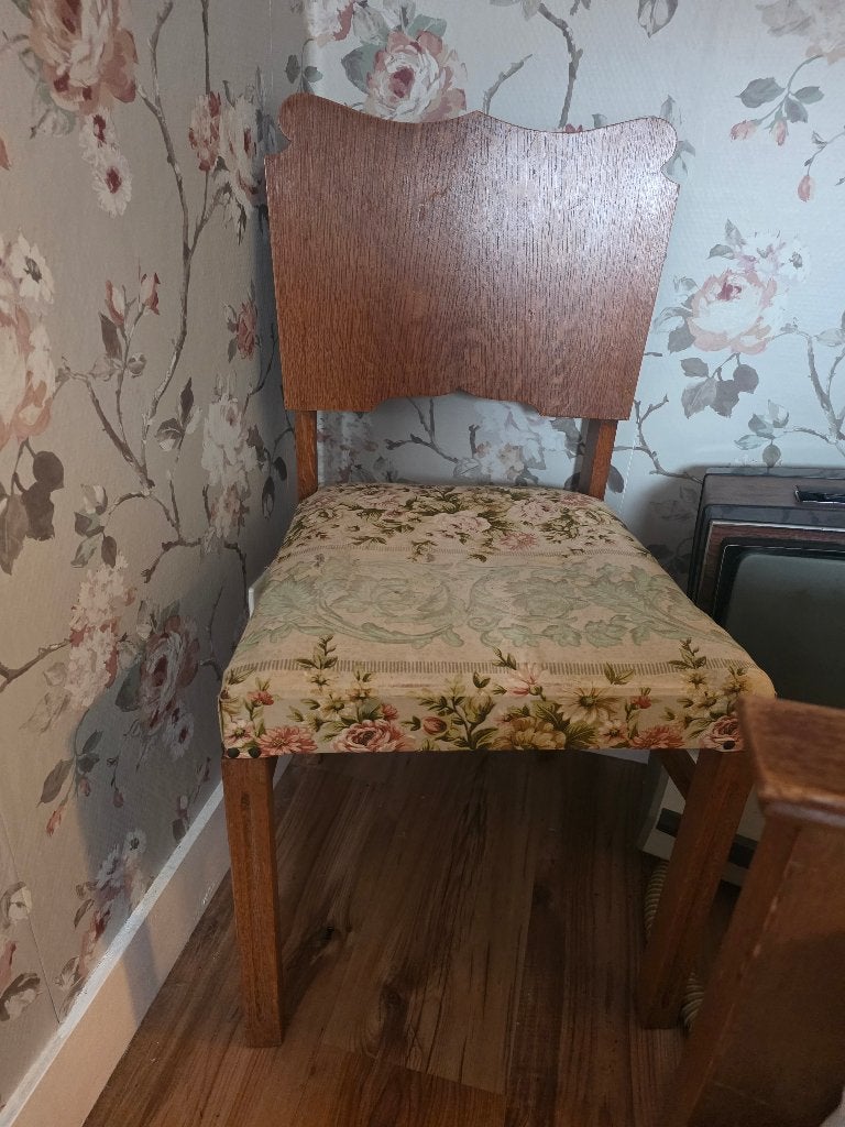 Twijfelaar, nieuw matras, nachtkastje, tafeltje, 2 stoeltjes, Ophalen