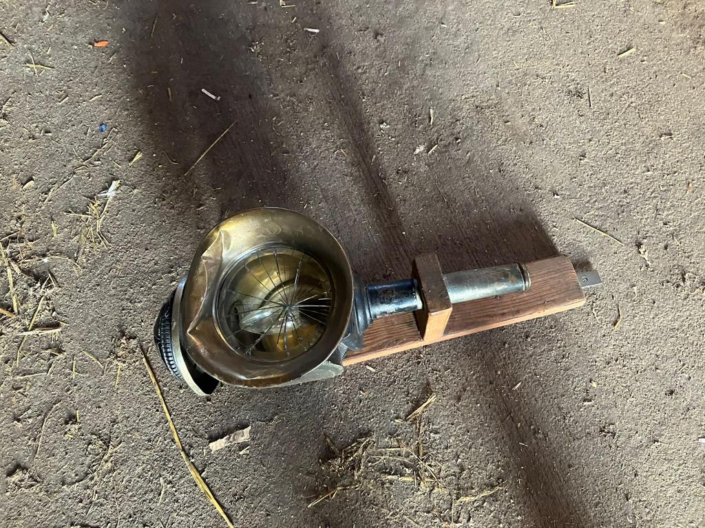 Oude treinlamp met gebroken glas, Antiek en Kunst, Antiek | Lampen, Ophalen