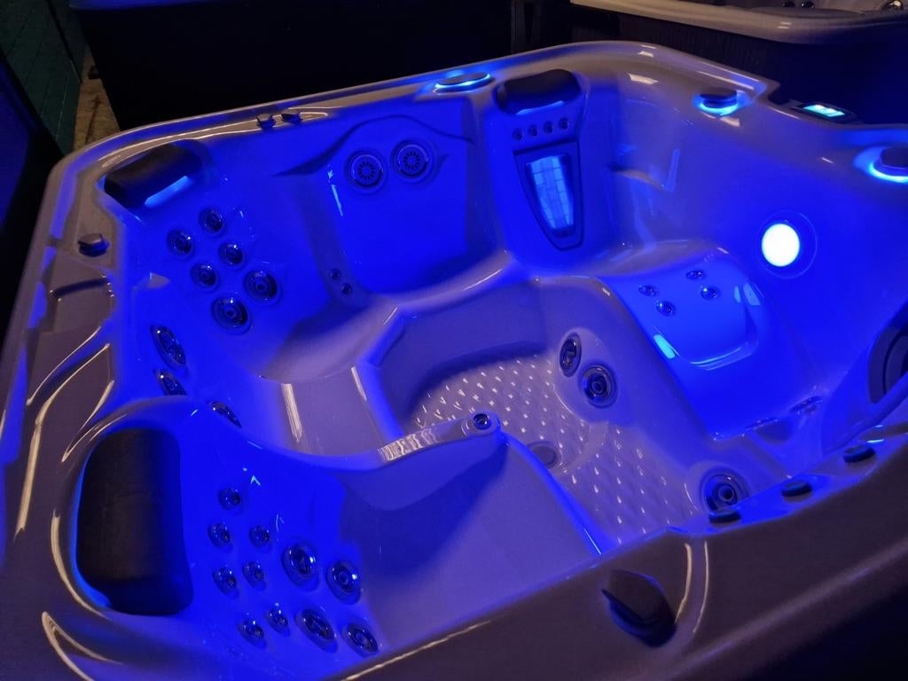Hot Spring Spa: Envoi 100% USA Outdoor Whirlpool, Ophalen of Verzenden, Zo goed als nieuw, Vast