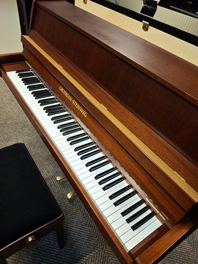 Grotrian Steinweg mahonie in nieuwstaat, Muziek en Instrumenten, Verzenden, Zo goed als nieuw, Overige kleuren, Piano