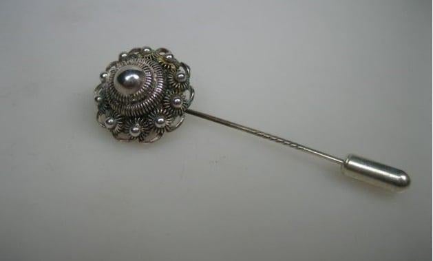 Antieke Zilveren Zeeuwse Dasspeld ca. 1890, Verzenden, Minder dan 4 cm, Zo goed als nieuw, Zilver