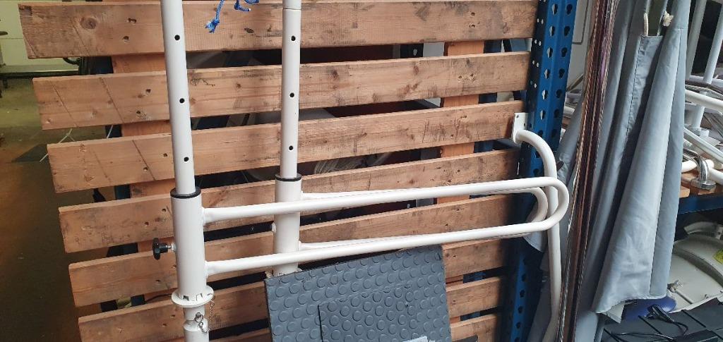 Pakpaal 250-300 cm hoog gebruikt en Wandbeugels nieuw, Ophalen, Onbekend, In hoogte verstelbaar, Zo goed als nieuw