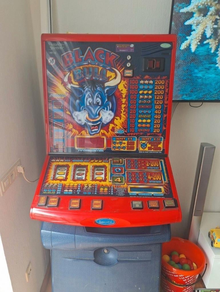 Barcrest Black Bull gokkast, Verzamelen, Automaten | Gokkasten en Fruitautomaten, Gebruikt, Euro, Met sleutels, Ophalen