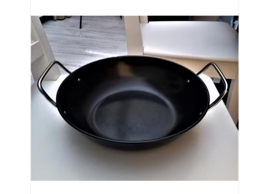 paellapan zwart aluminium 2 oren/doorsnee 24 cm, Huis en Inrichting, Keuken | Potten en Pannen, Ophalen of Verzenden, Zo goed als nieuw
