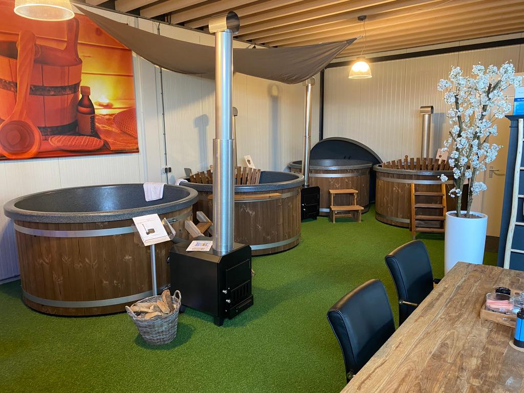WELLTUB  HOTTUB'S  diverse modellen op voorraad !!, Verzenden, Nieuw, Trap, Vast