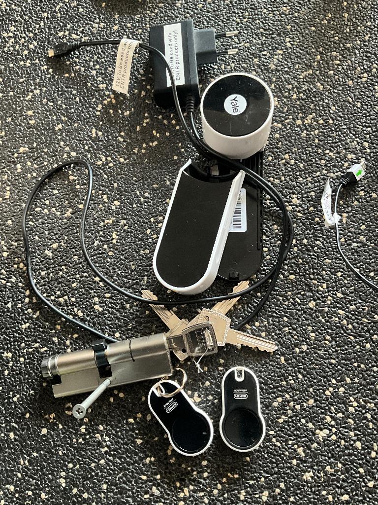 Yale NEMEF smart door lock slim slot ENTR, Ophalen of Verzenden, Gebruikt, Rvs, Slot