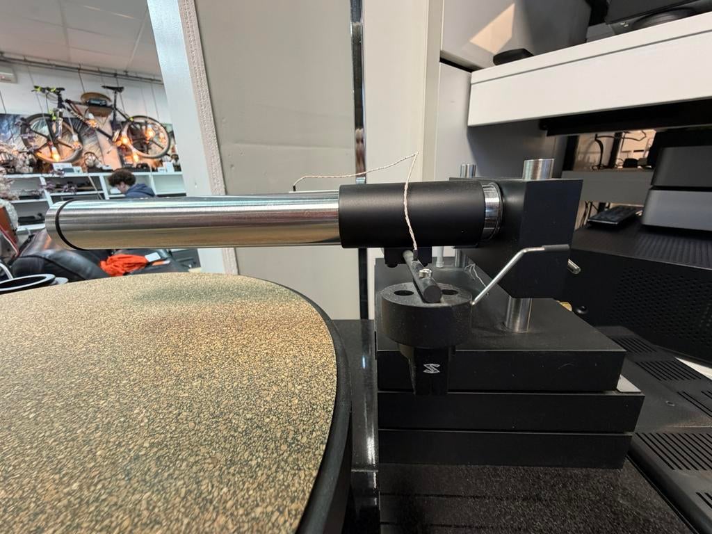 High End Pre-audio DN1800 tangentiale draaitafel, Audio, Tv en Foto, Platenspelers, Overige merken, Ophalen of Verzenden, Zo goed als nieuw