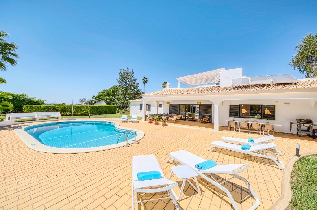 SUPER VILLA IN DE ALGARVE TE HUUR VOOR 10 PERSONEN, 4 of meer slaapkamers, In bergen of heuvels, Landelijk, 10 personen