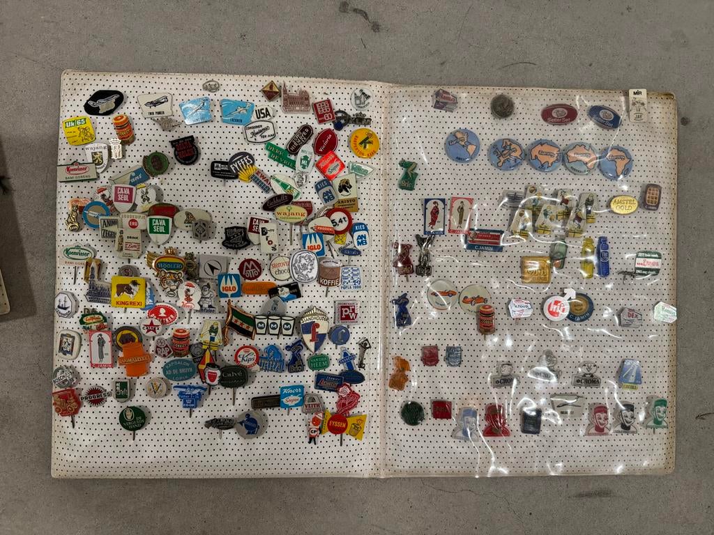 Vintage Speldjes - 1 Map Vol!, Verzamelen, Speldjes, Pins en Buttons, Ophalen of Verzenden, Gebruikt, Merk, Speldje of Pin