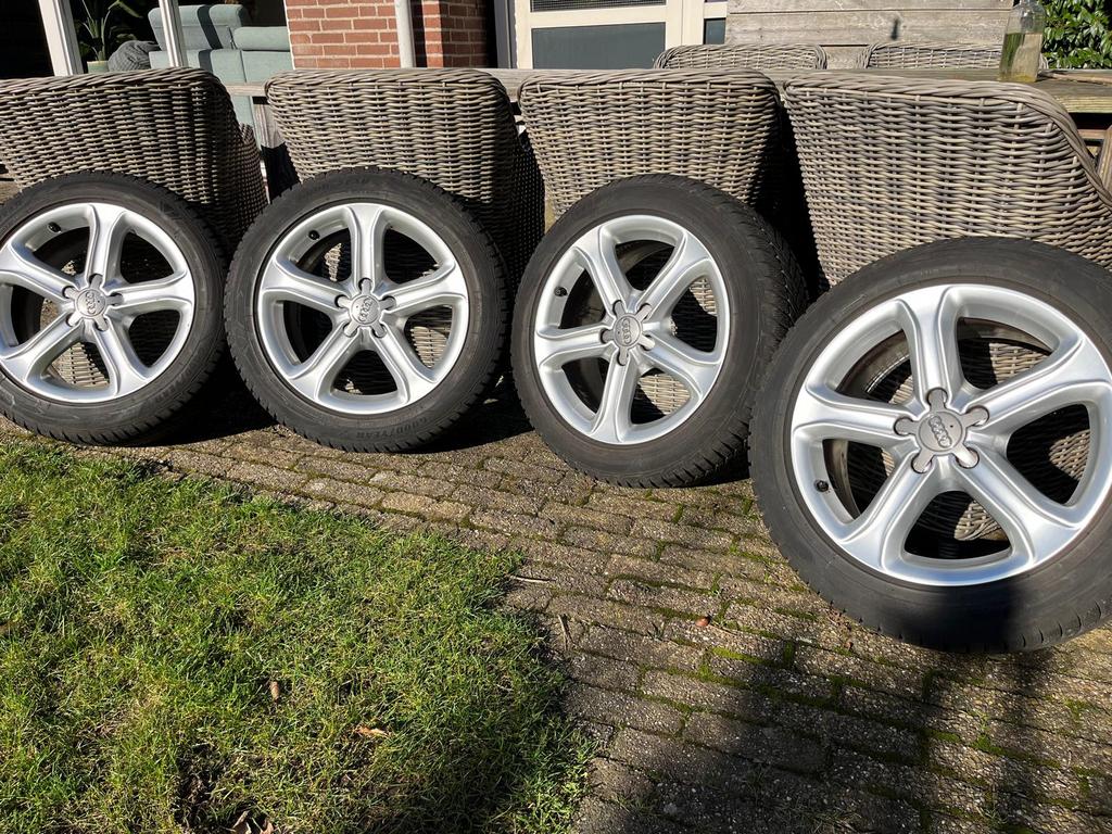 17 inch originele velgen Audi A4 B8 + Goodyear winterbanden, Auto-onderdelen, Banden en Velgen, Ophalen, Velg(en), 17 inch, Winterbanden