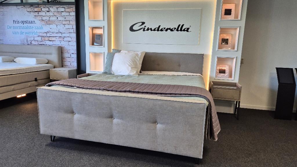 Showmodel boxspring 180x210cm, Huis en Inrichting, Slaapkamer | Boxsprings, Nieuw, 180 cm, 210 cm, Tweepersoons, Beige, Bruin