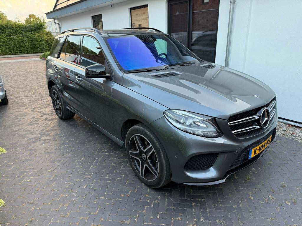 Mercedes-Benz GLE 3.0 Gle350d 4MATIC AUT 2017 Grijs, Auto's, Automaat, 2950 kg, 15 km/l, Zwart