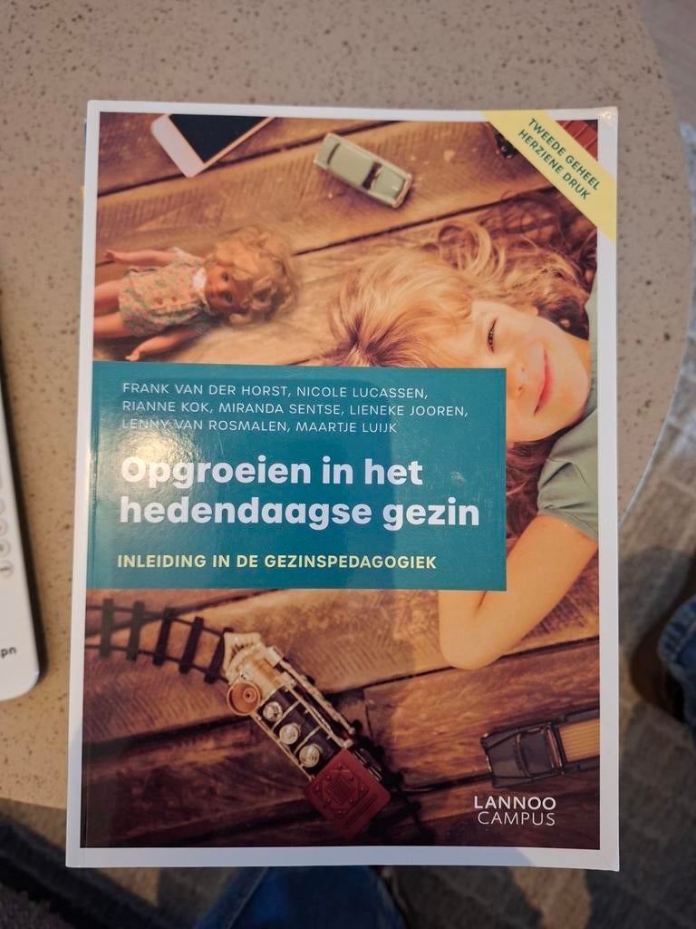 Frank van der Horst - Opgroeien in het hedendaagse gezin, Boeken, Ophalen of Verzenden, Zo goed als nieuw, Frank van der Horst; Nicole Lucassen; Rianne Kok; Miranda Sen...
