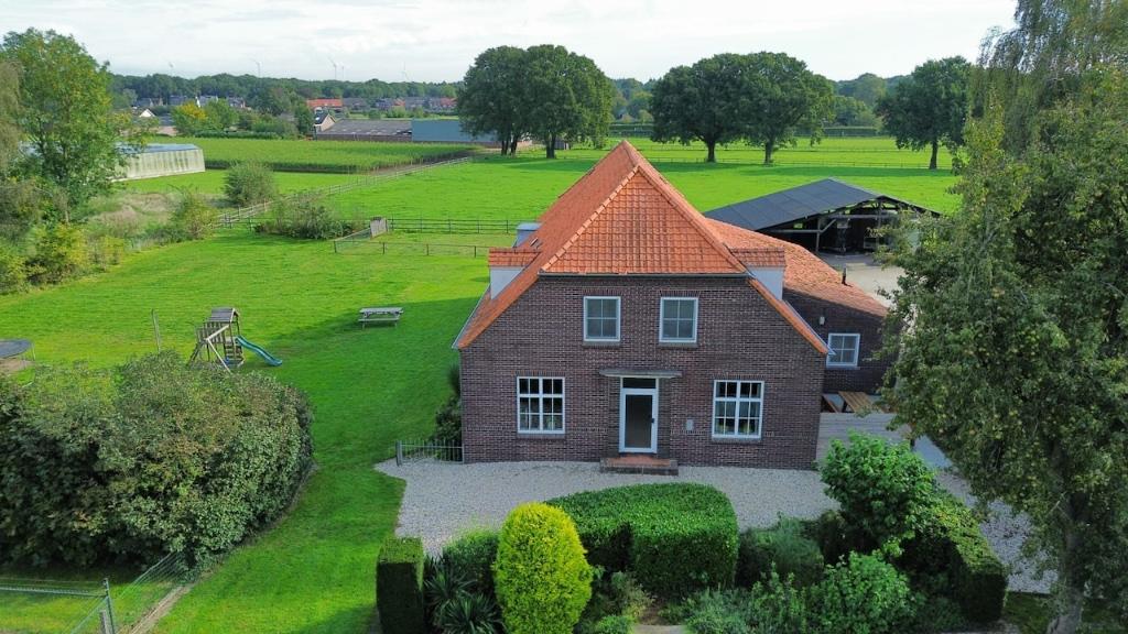 Vakantieboerderij in natuur en wellness gebied Nrd Limburg, 12 personen, 4 of meer slaapkamers, Limburg, In bos