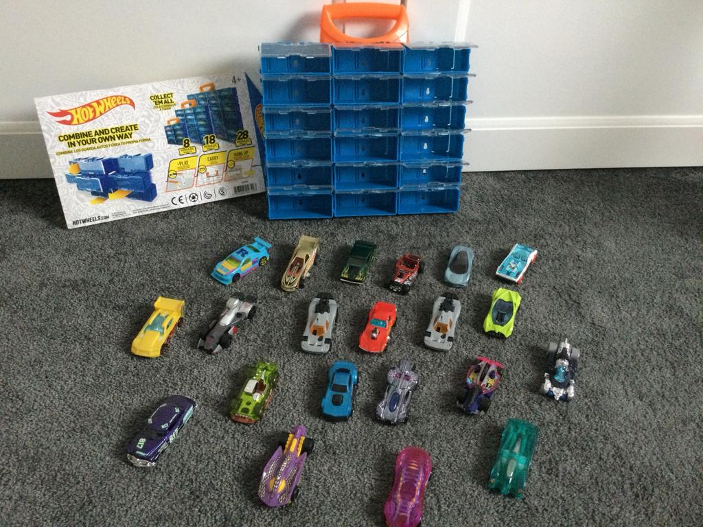 Hot Wheels  18 Auto's + Opbergkoffer - Nieuw, Kinderen en Baby's, Speelgoed | Speelgoedvoertuigen, Nieuw, Ophalen of Verzenden