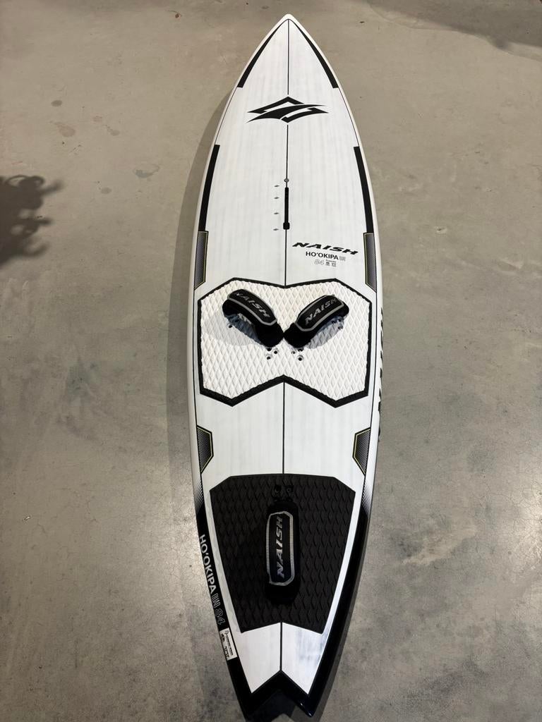 Naish HO’OKIPA Quad 2025 - 84L / NIEUW, Watersport en Boten, Windsurfen, Nieuw, Plank, Minder dan 250 cm, Met vin(nen), Ophalen