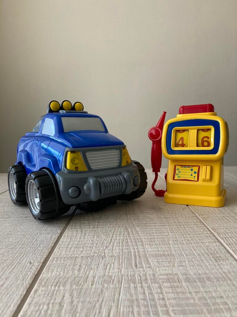 Leuke auto met tankstation, Kinderen en Baby's, Speelgoed | Speelgoedvoertuigen, Ophalen of Verzenden, Zo goed als nieuw