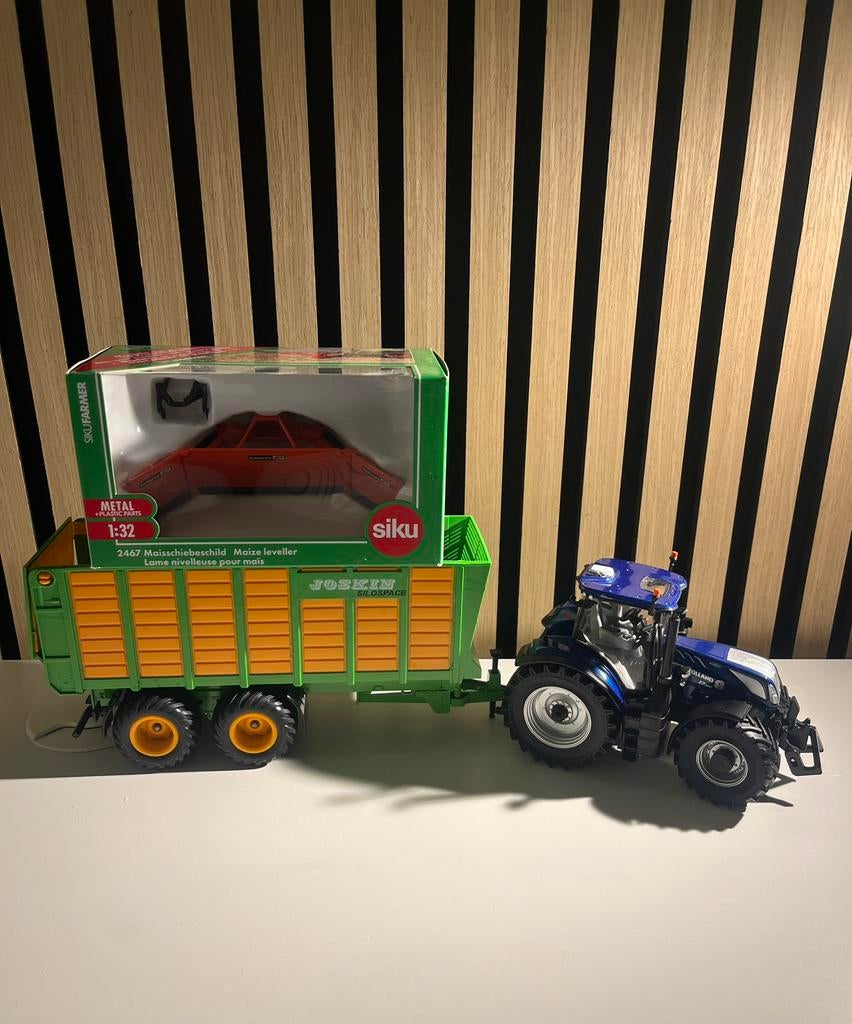 New Holland +Silagewagen +maisschuif Siku met kuil en schuur, Hobby en Vrije tijd, Modelauto's | 1:32, Zo goed als nieuw, Tractor of Landbouw