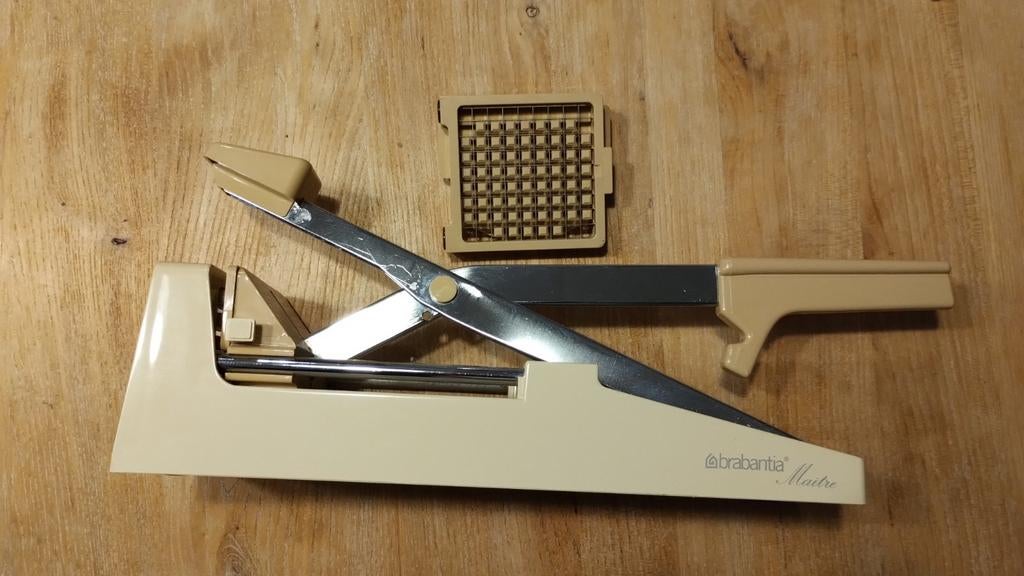 Brabantia Maître beige frietsnijder vintage, Ophalen of Verzenden, Zo goed als nieuw