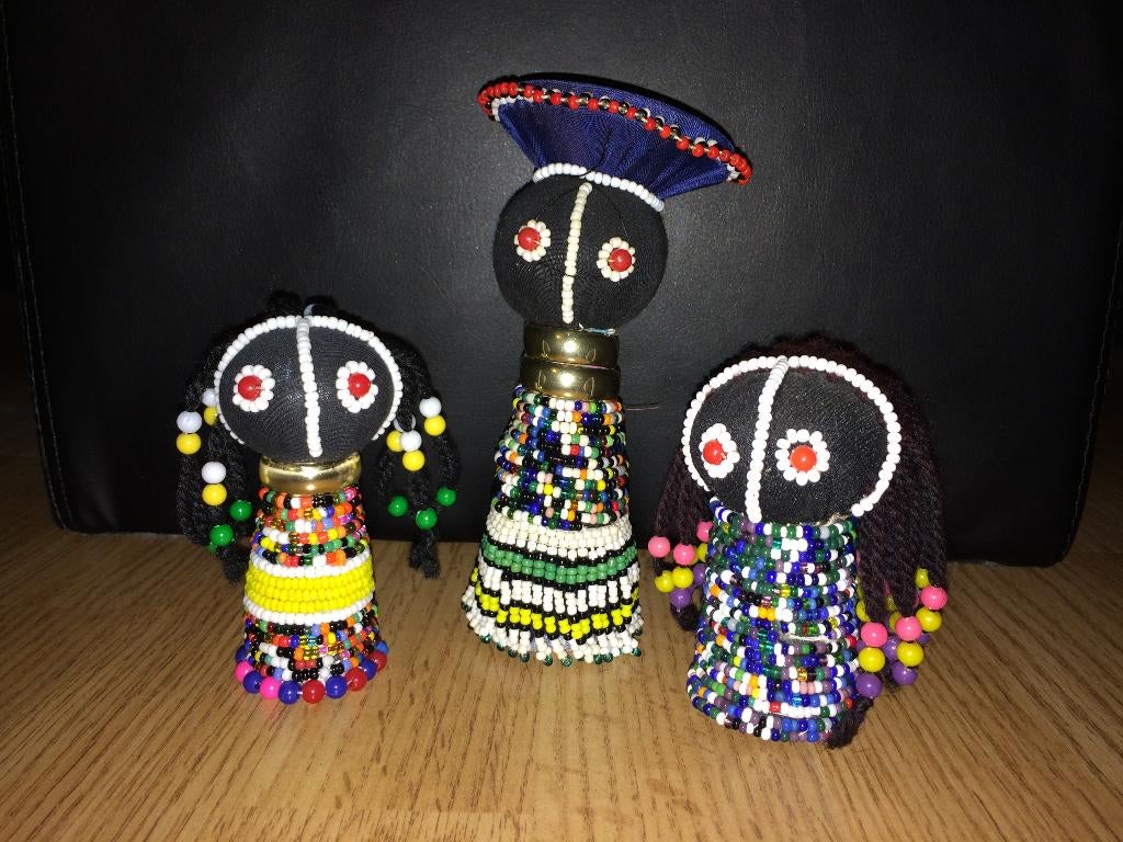 Ndebele set van 3 gekraalde beeldjes ZULU / Afrikaanse kunst, Ophalen of Verzenden