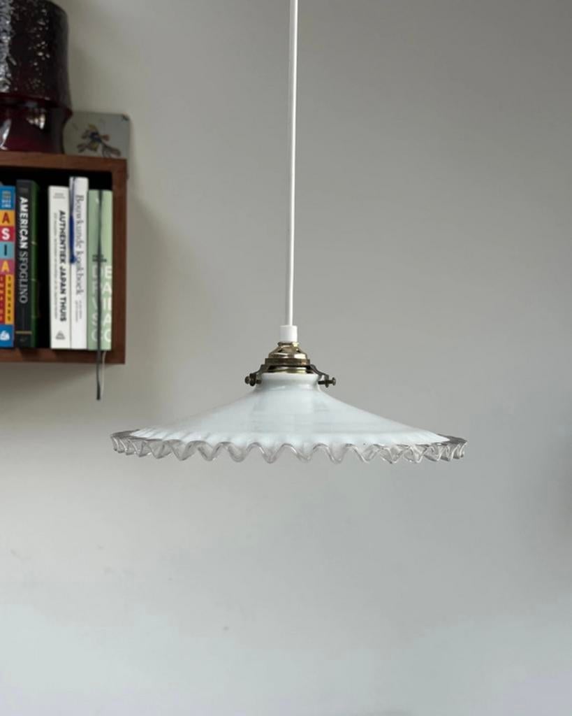 2x vintage Franse hanglampen melkglas | 1920–1940, Ophalen of Verzenden, Gebruikt, Glas, Minder dan 50 cm