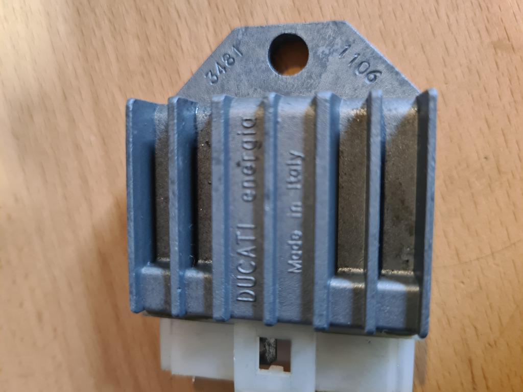 Spanningsregelaar Ducati Energia Origineel  Minarelli 4pins, Aprilia, Regelaar, Spannings, Blok