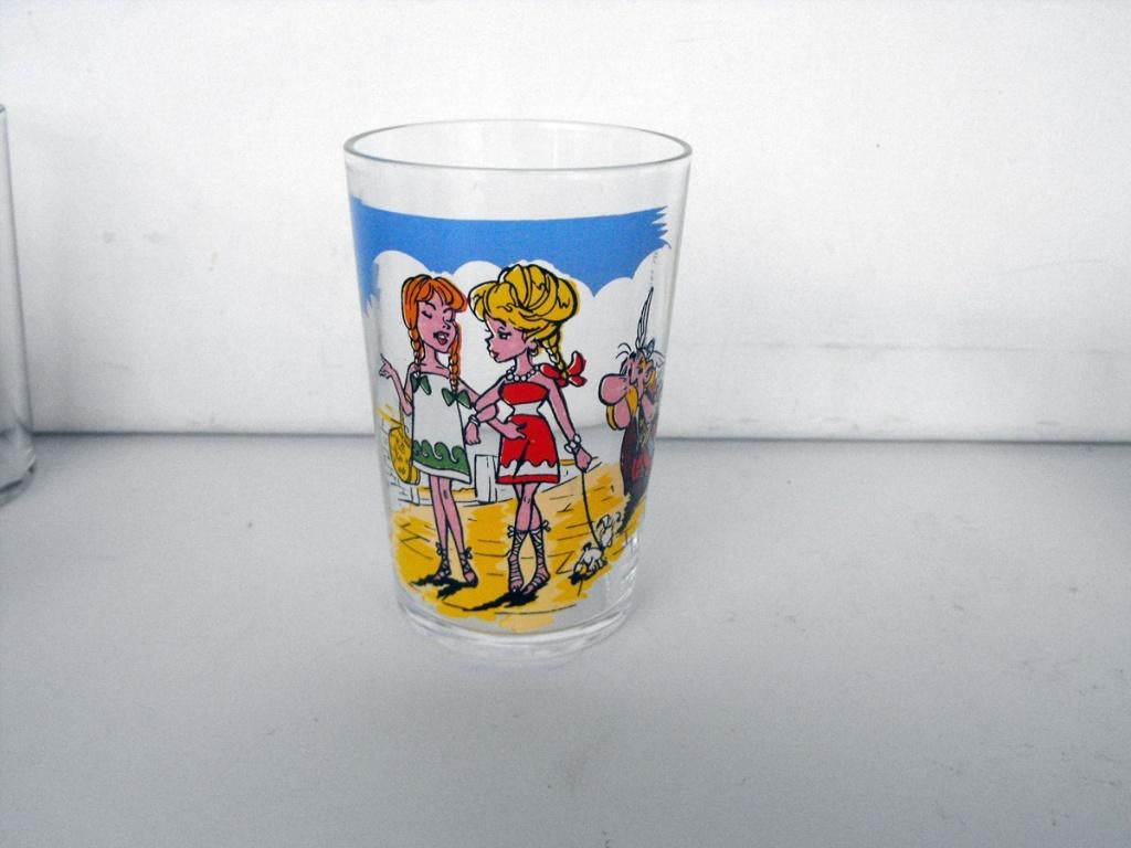 Asterix en Obelix Glas wandelen met dames, Ophalen of Verzenden, Asterix en Obelix, Zo goed als nieuw, Gebruiksvoorwerp