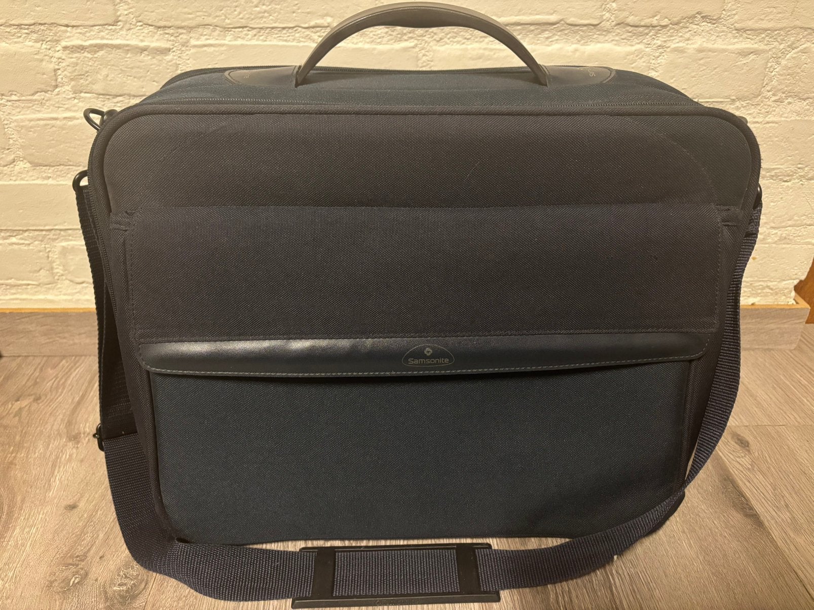 Samsonite donkerblauwe reis/ laptop /documenten tas, Computers en Software, Laptoptassen, Zo goed als nieuw, Aktetas, 17 inch of meer