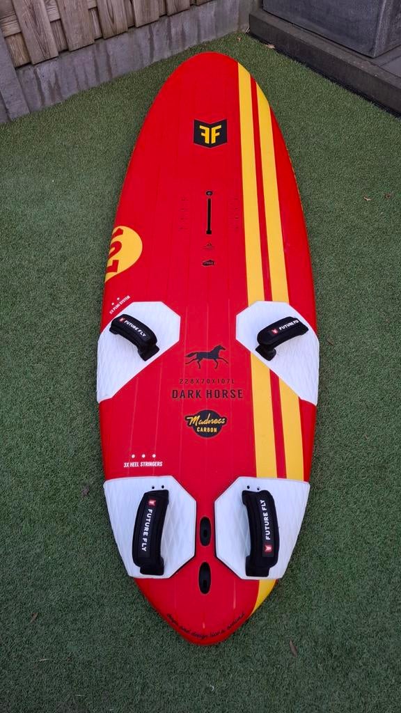 Future Fly Dark Horse 107 Slalomboard, Watersport en Boten, Windsurfen, Ophalen, Zo goed als nieuw, Minder dan 250 cm, Overige typen
