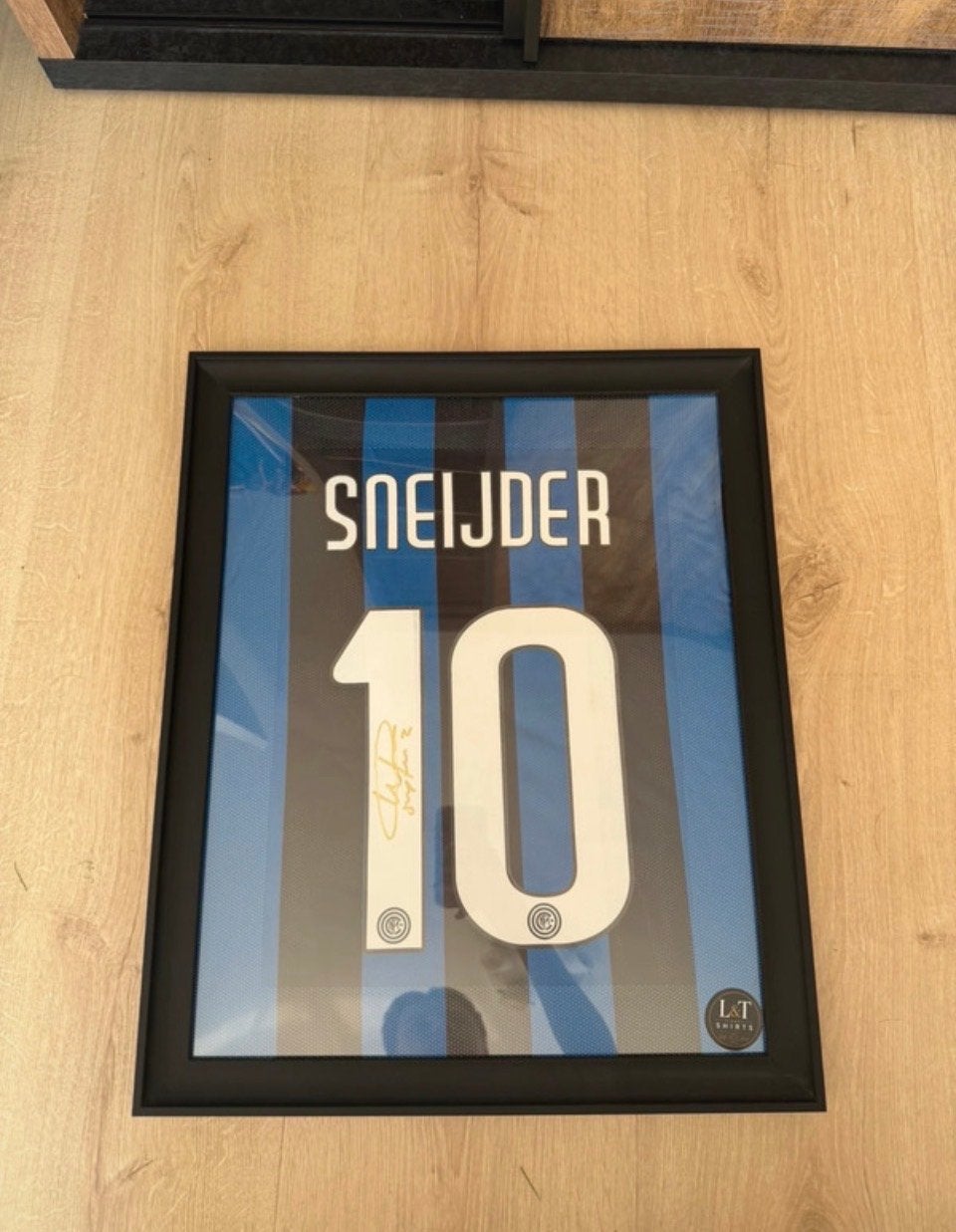 Gesigneerd Wesley Sneijder Inter Milan shirt - Ingelijst, Verzamelen, Ophalen of Verzenden, Zo goed als nieuw, Buitenlandse clubs
