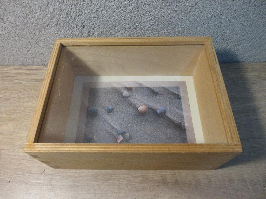 Houten kastje hangkastje met glas fotolijst, Ophalen of Verzenden, Gebruikt