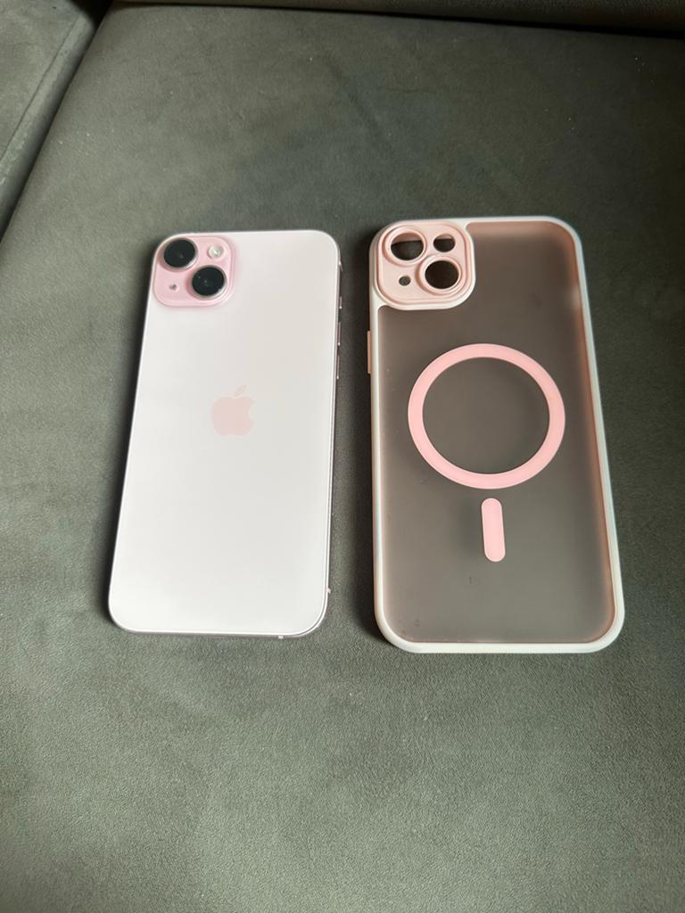 Roze Apple iPhone 15 Plus 128GB Roze– Schadevrij - 2 hoesjes, IPhone 15 Plus, Ophalen of Verzenden, Zo goed als nieuw, Apple