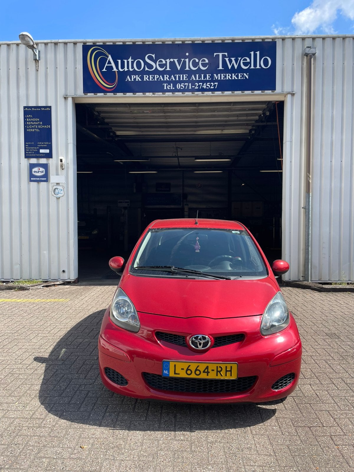 Toyota Aygo 1.0 12V Vvt-i 5DRS 2010 Rood, Voorwielaandrijving, Stof, Metallic lak, 4 stoelen