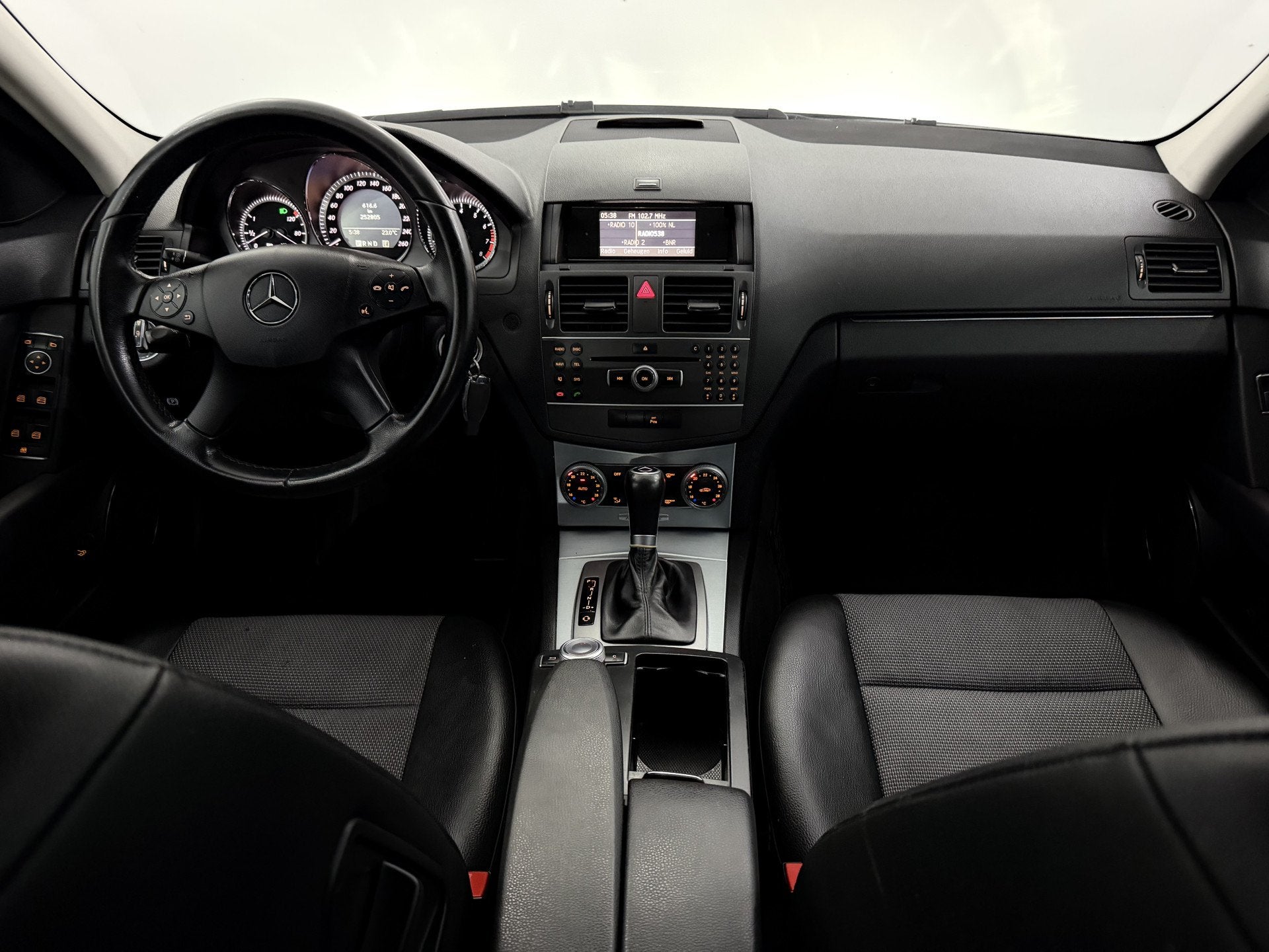 Mercedes-Benz C-Klasse 180 CGI BlueEFFICIENCY Business Class, Automaat, Achterwielaandrijving, Bruin, Sedan