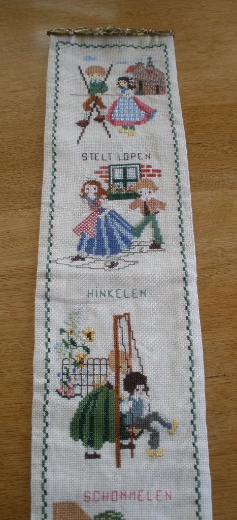 Vintage borduurwerk schellekoord kinderspelen, Ophalen of Verzenden, Zo goed als nieuw, Handborduren, Overige typen