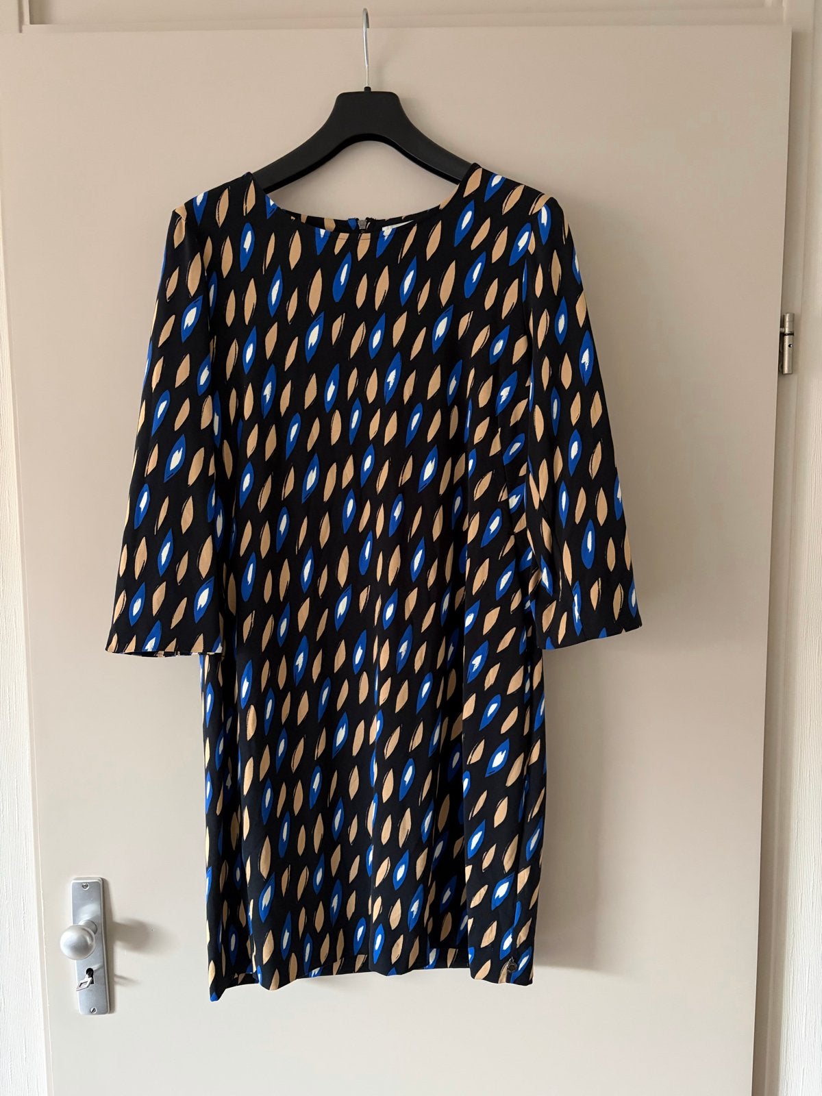 Sandwich jurk maat 38 met abstracte print, Maat 38/40 (M), Zwart, Ophalen of Verzenden, Zo goed als nieuw