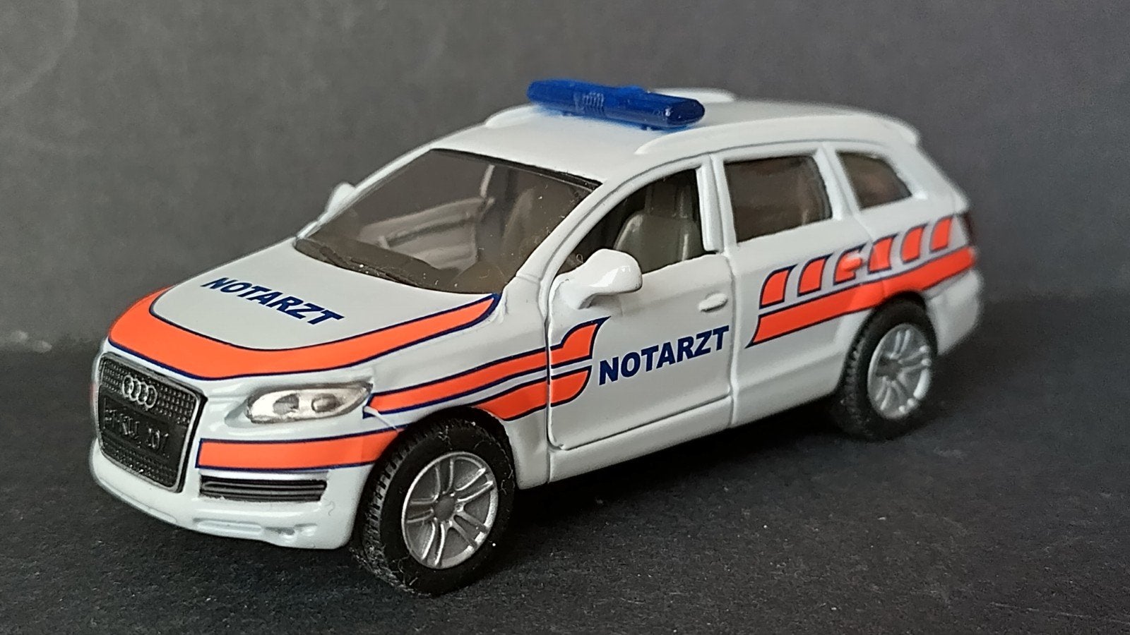 Audi Q7 Notarzt Swiss Special 1:55 Siku 1429 Pol, Auto, Ophalen of Verzenden, Zo goed als nieuw, Sieper