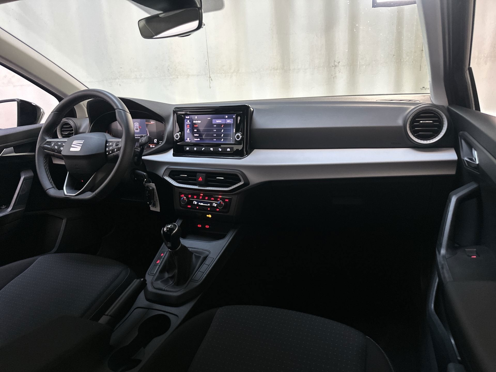 Seat Ibiza 1.0 EcoTSI Style Virtual Cockpit App-Connect DAB+, Voorwielaandrijving, Dealer onderhouden, Stof, 95 pk