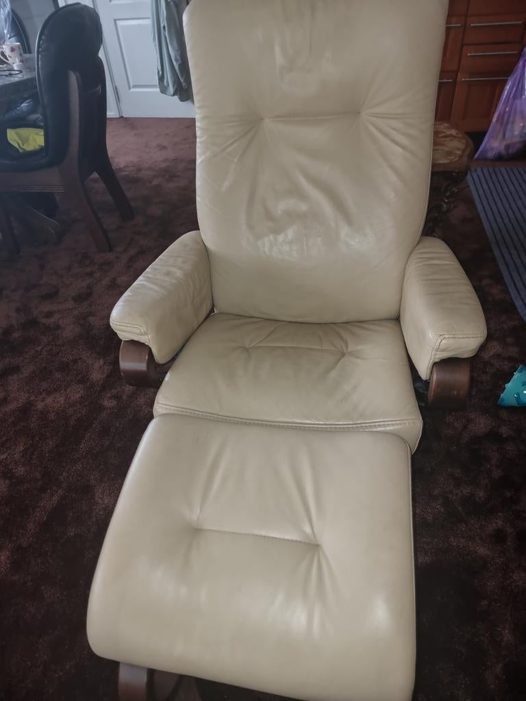 Himolla Relaxfauteuil met Voetenbank - Crèmekleurig Leer, Ophalen, Gebruikt, Klassiek, 75 tot 100 cm