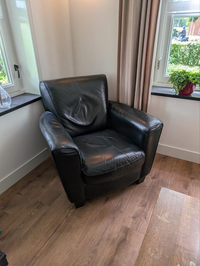 Comfortabele zwarte leren fauteuil - Gebruikt, Huis en Inrichting, Fauteuils, Gebruikt, Leer, 75 tot 100 cm, 75 tot 100 cm, Ophalen