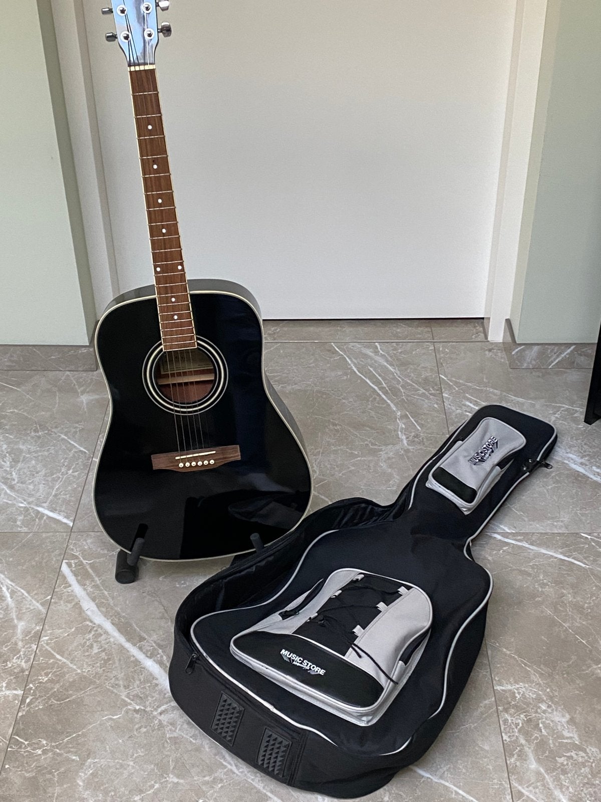 Gitaar van Red Hill incl. standaard en hoes., Ophalen of Verzenden, Zo goed als nieuw, Klassieke of Spaanse gitaar, Met koffer